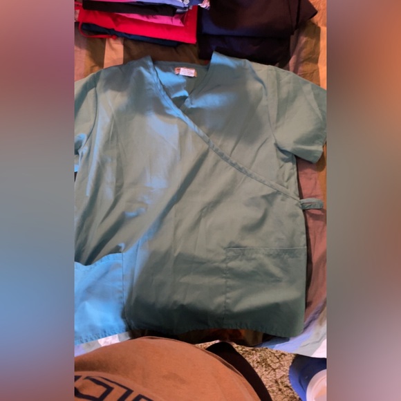 Scrub top bundle - Picture 5 of 10